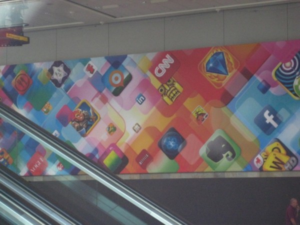 Aplicaciones iOS en cartel WWDC 2012