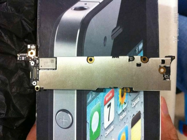 Trasera placa base iPhone 5