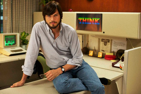 Ashton Kutcher caracterizando a Steve Jobs