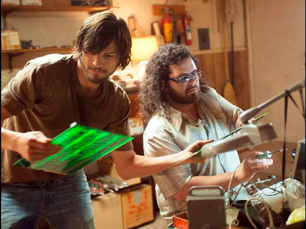 Ashton Kutcher como Steve Jobs y Josh Glad como Wozniak 2